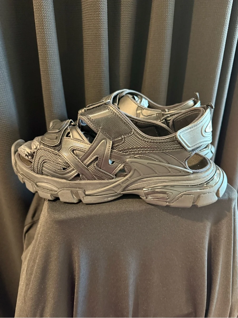 Balenciaga Kids Black Chunky Sport Sandals with Hook-and-Loop Straps